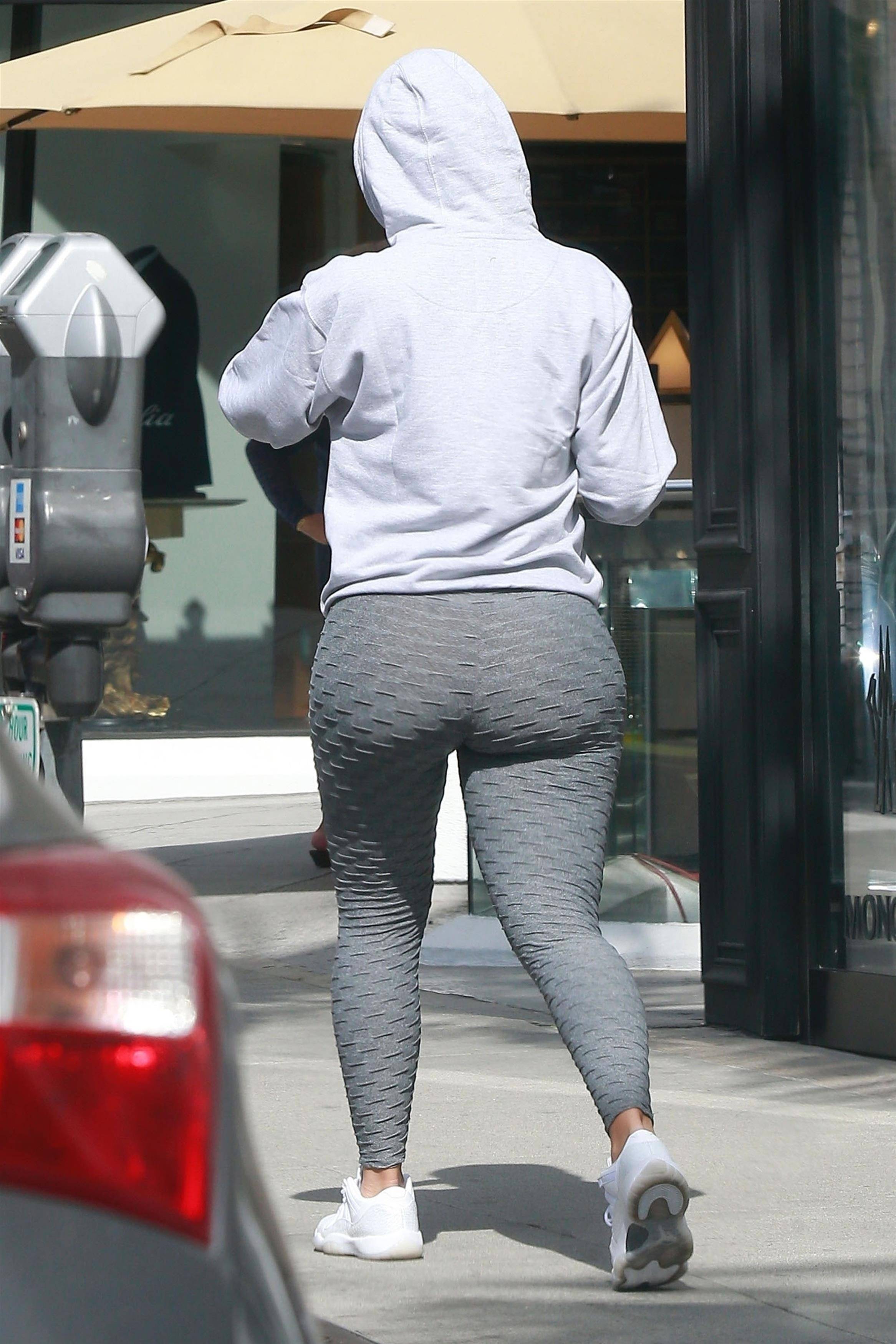 Amber Rose Big Butt In Tight Leggings In Beverly Hills