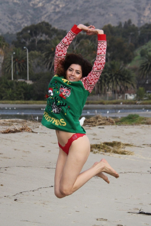 Blanca Blanco - gets into the Christmas spirit on the beach in Malibu, 12/21/2018