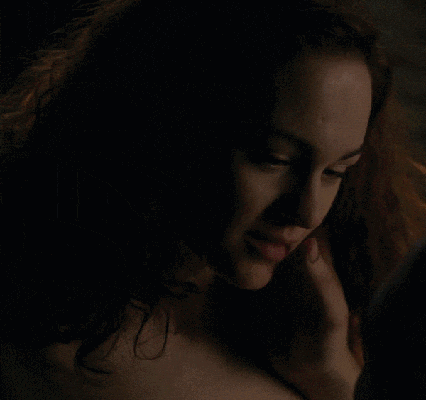Sophie-Skelton---Outlander-S04-E08-4.gif