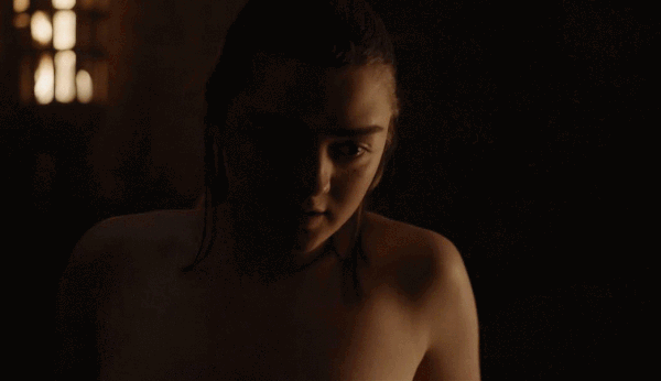 Maisie-Williams---Game-of-Thrones-S08-E02-3.gif