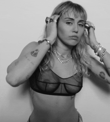 Miley-Cyrus-SHE-IS-COMING---D.R.E.A.M.-sequence-3.gif