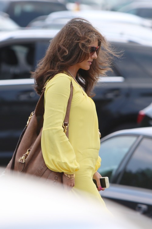 Nazan Eckes Airport 014