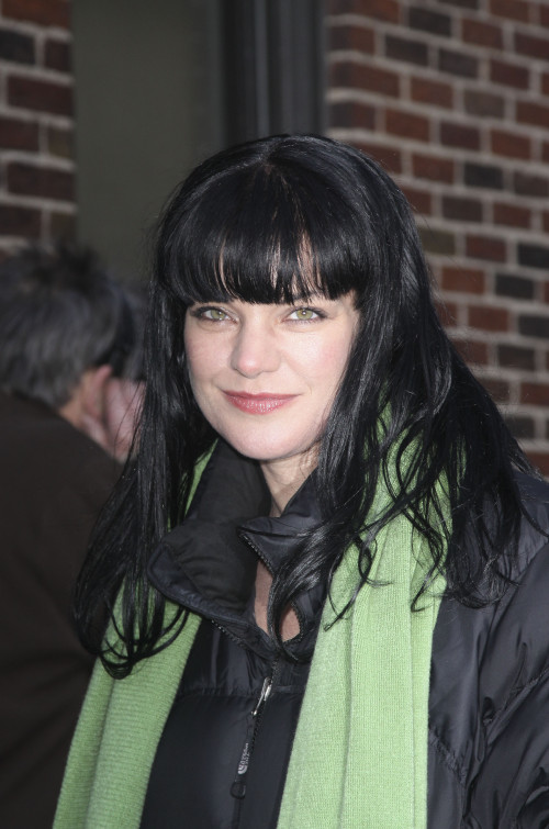 PauleyPerretteLateShowwithDavidLetterman31Jan2011 040