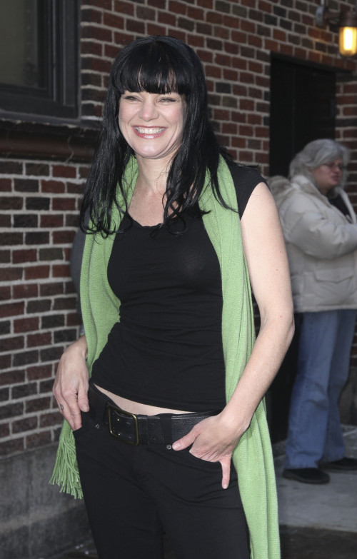 PauleyPerretteLateShowwithDavidLetterman31Jan2011 044