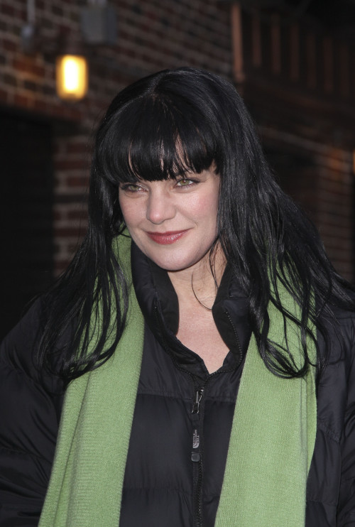 PauleyPerretteLateShowwithDavidLetterman31Jan2011 048
