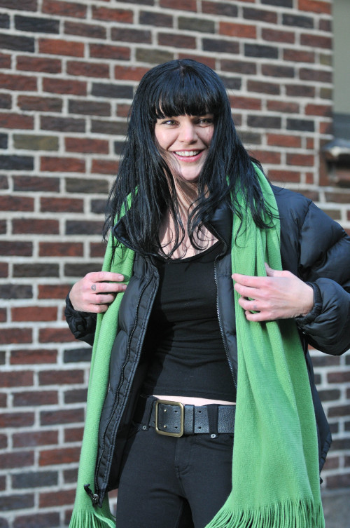 PauleyPerretteLateShowwithDavidLetterman31Jan2011 058
