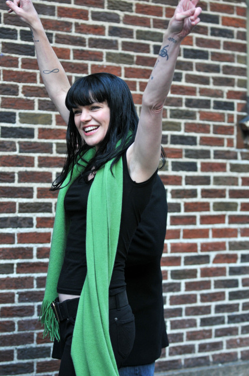 PauleyPerretteLateShowwithDavidLetterman31Jan2011 061