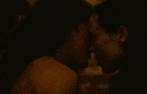 Ellen Page, Samantha Soule Tales Of The City S01 E02 (1)